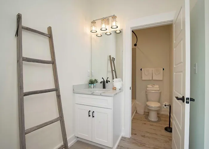 Holiday home Breezyville Northeast Sun 7br Lockout *